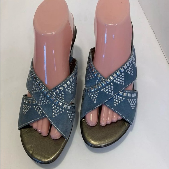 Naturalizer women’s Sz 9 blue suede studded embellished open toe slip on sandals - Picture 1 of 4